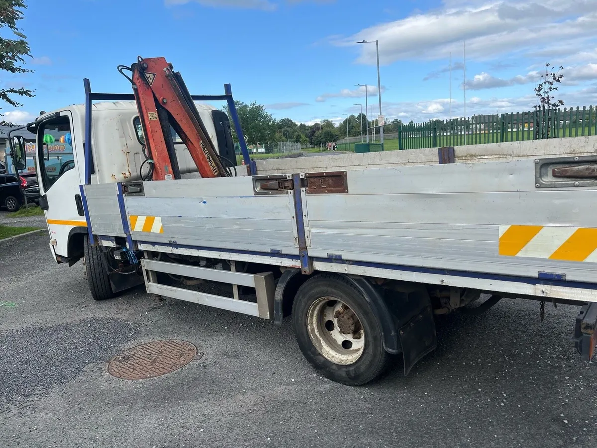 2011 Isuzu Lorry - Image 2