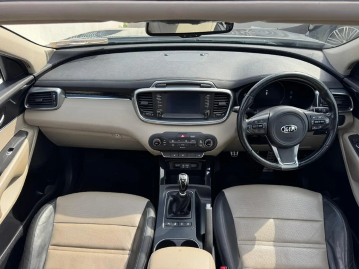 KIA SORRENTO PLATINUM 5DR 7 SEATER / CREAM LEATHER - Image 2