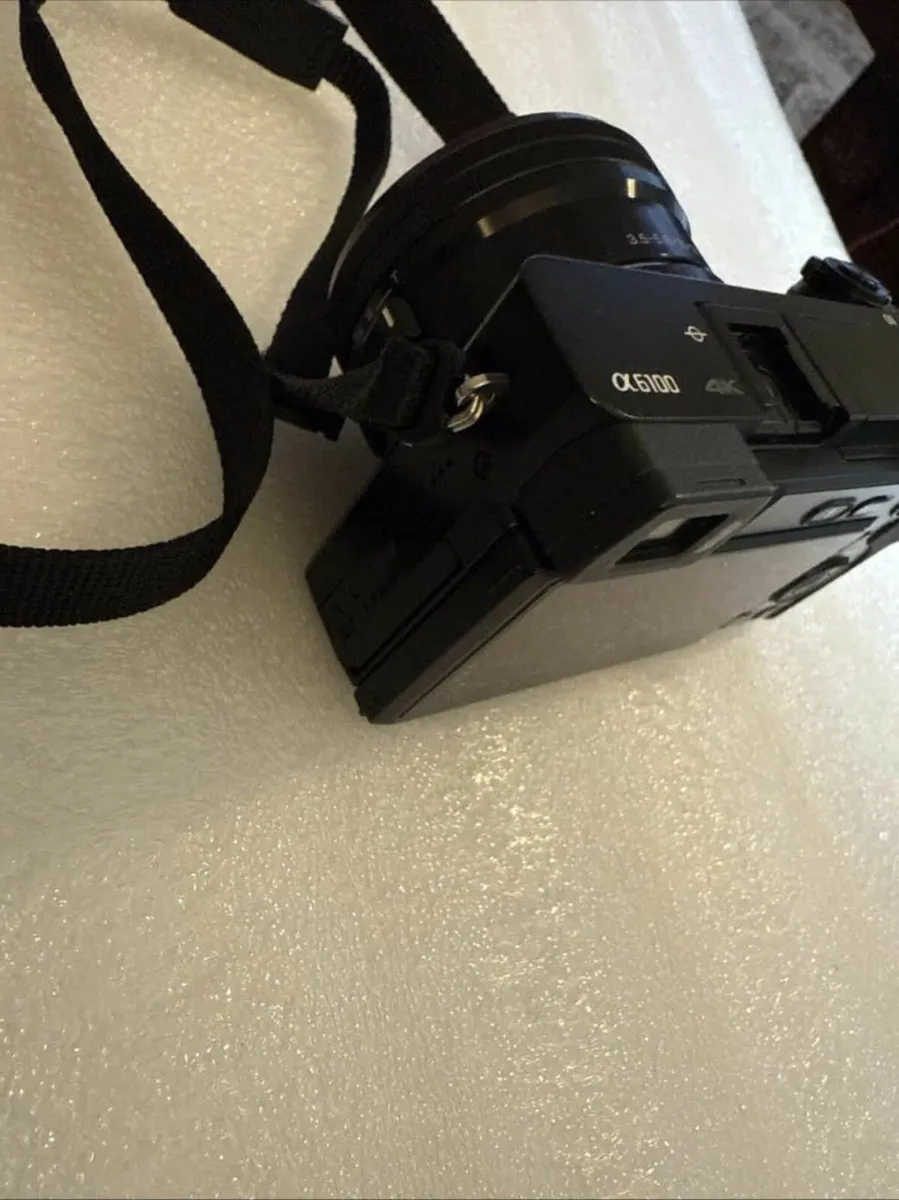 Sony Alpha a6100 24.2MP Mirrorless Camera - Image 4