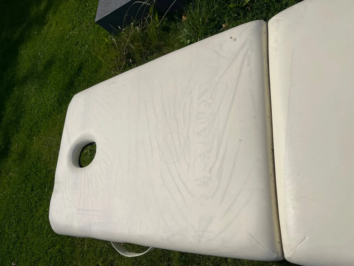 Massage table - Image 2
