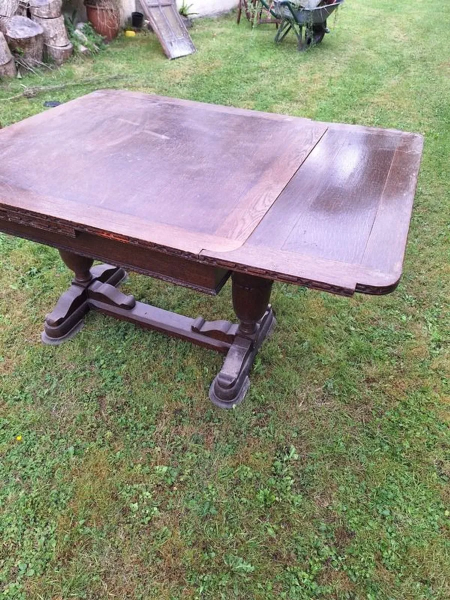 Antique extendable dining table - Image 1
