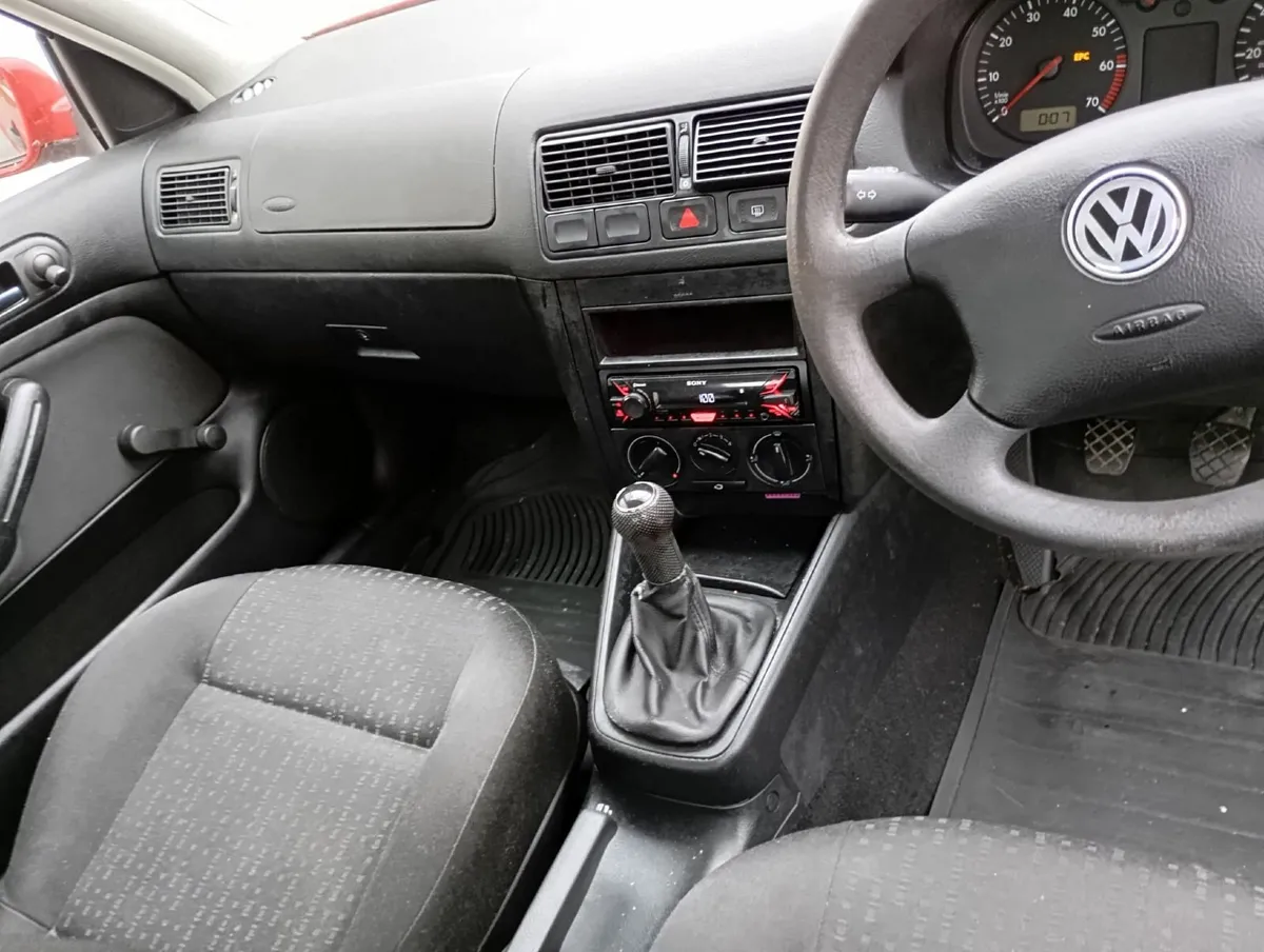 Volkswagen Golf 2001 - Image 2