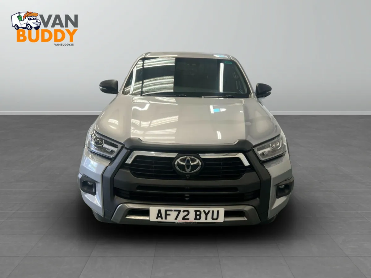 Toyota Hilux 2.8 D-4D Invincible X Auto 4WD Euro 6 - Image 4