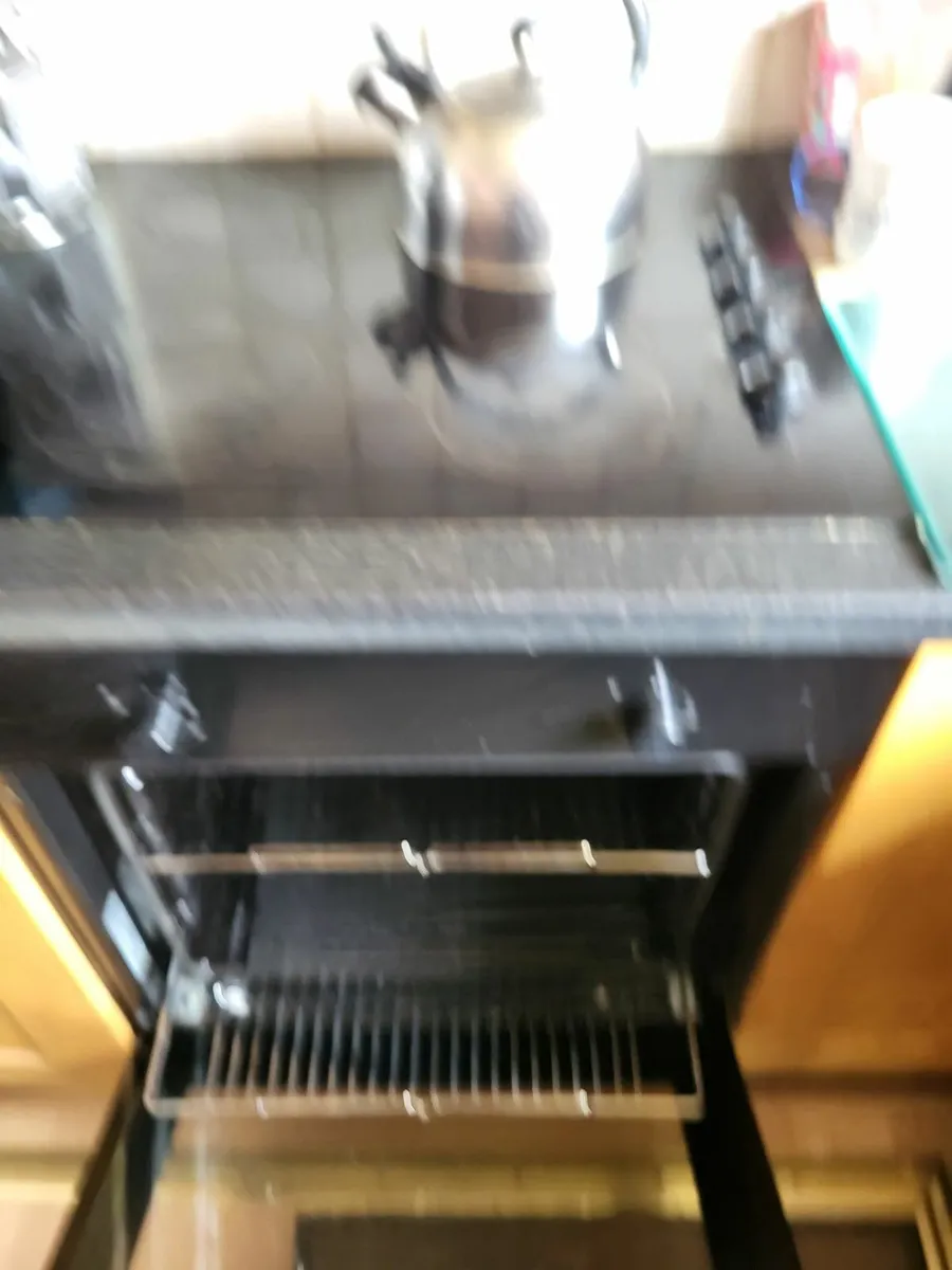 Electric cooker and hob - Image 1