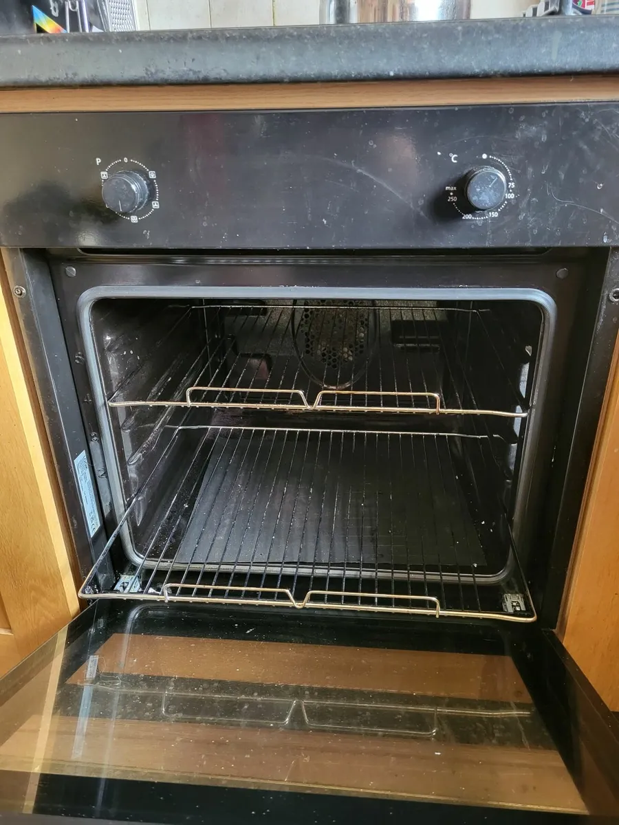 Electric cooker and hob - Image 3