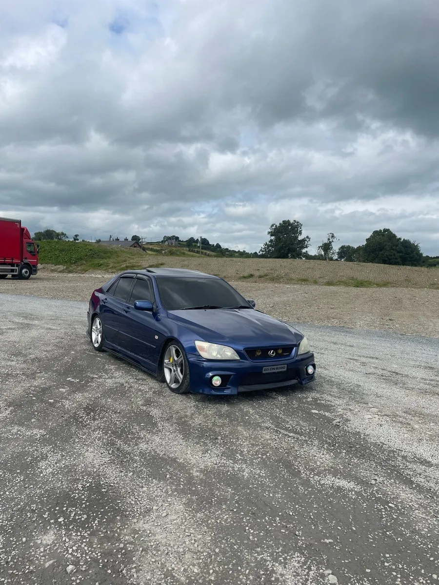 Is200 sport - Image 1