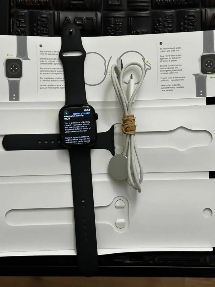 Apple Watch Series 10 GPS 46mm Jet Black Aluminium - Image 2