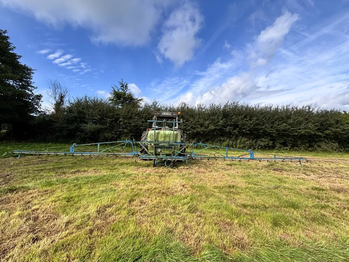 Berthed sprayer - Image 1