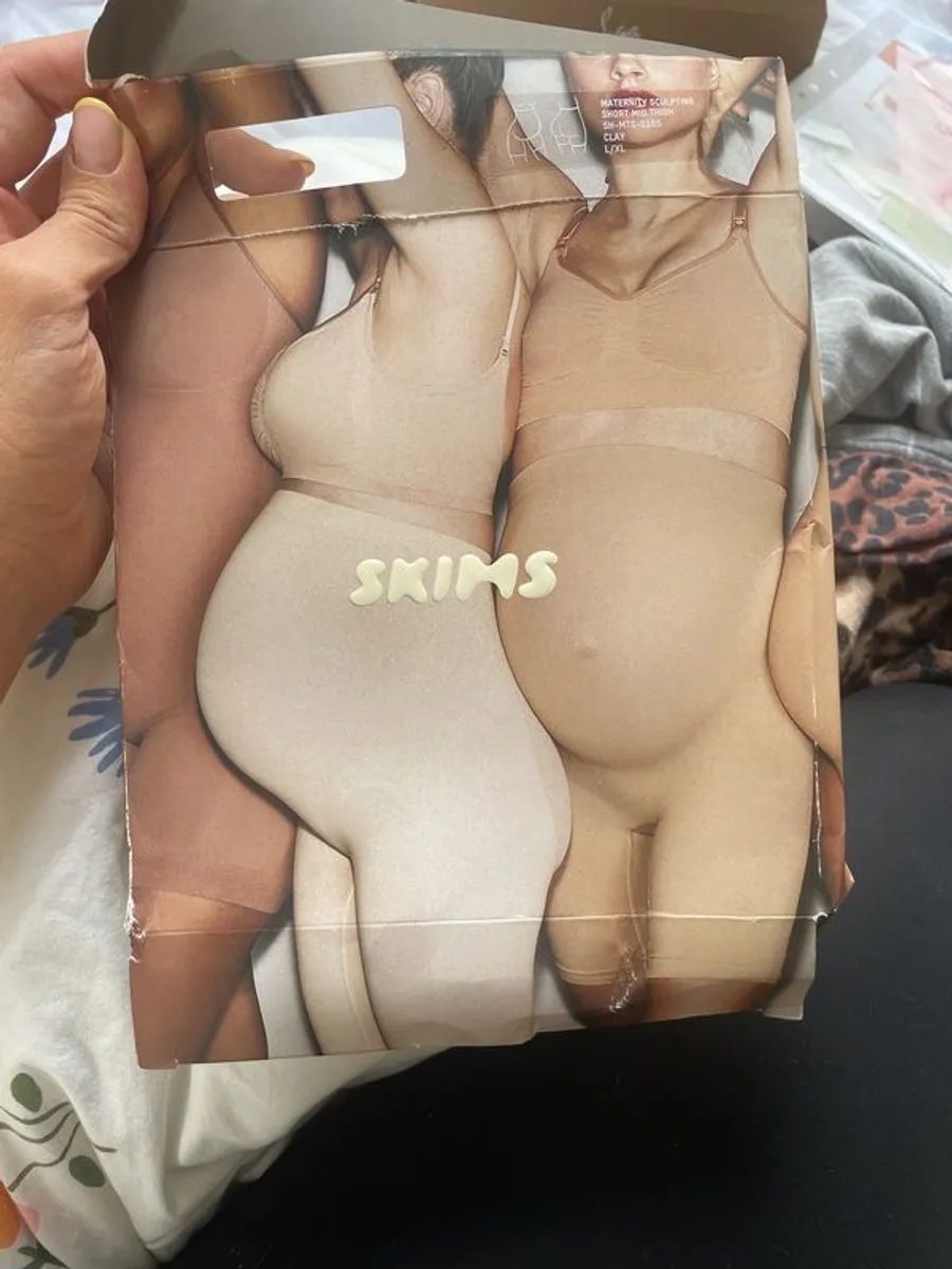 Skims maternity sculpting short mid thigh - Image 1