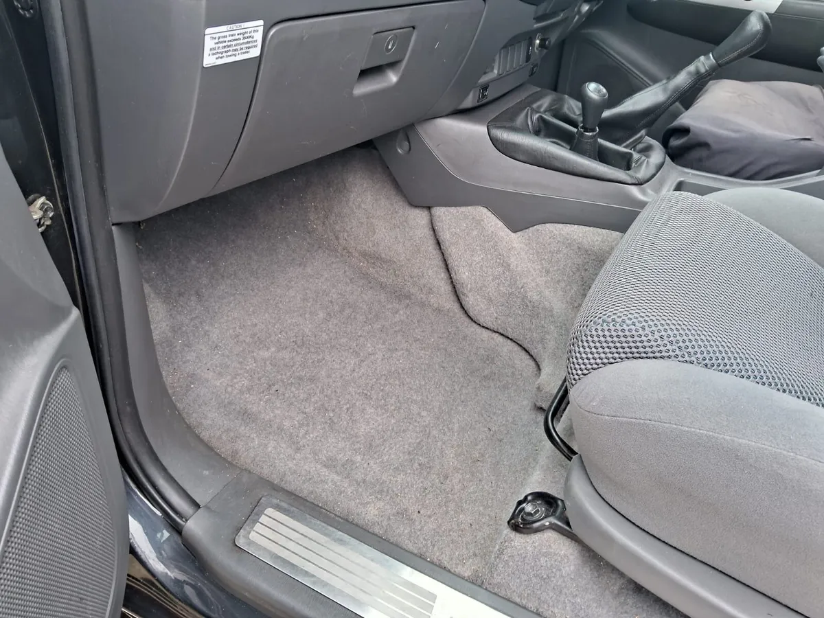 2013 Toyota Hilux 2.4 litre - Image 4