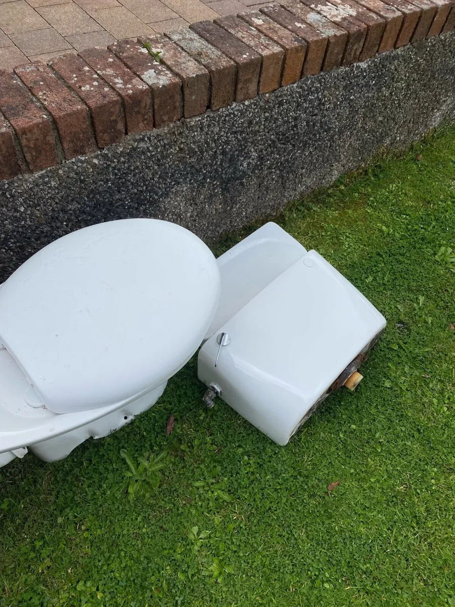 Free Toilet - Image 2