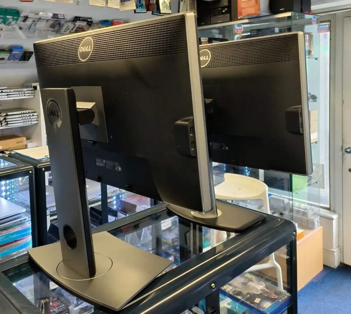 Dell U2412M | 24 Inch Monitor | 1920 x 1200 | IPS Panel | 24" Monitor DisplayPort/VGA/DVI / 2 USB/ Used - Image 4