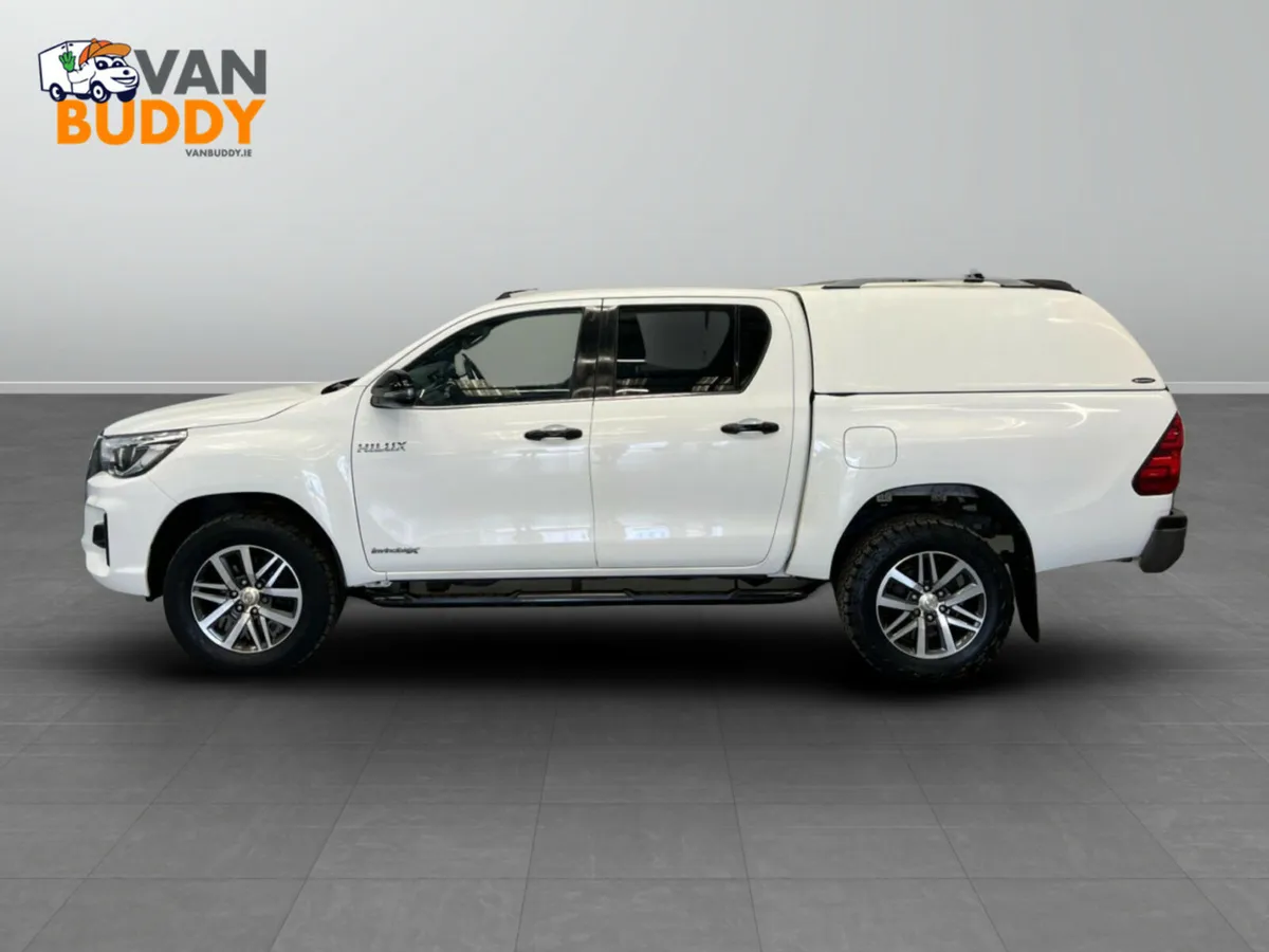 Toyota Hilux 2.4 D-4D Invincible X Auto 4WD Euro 6 - Image 2