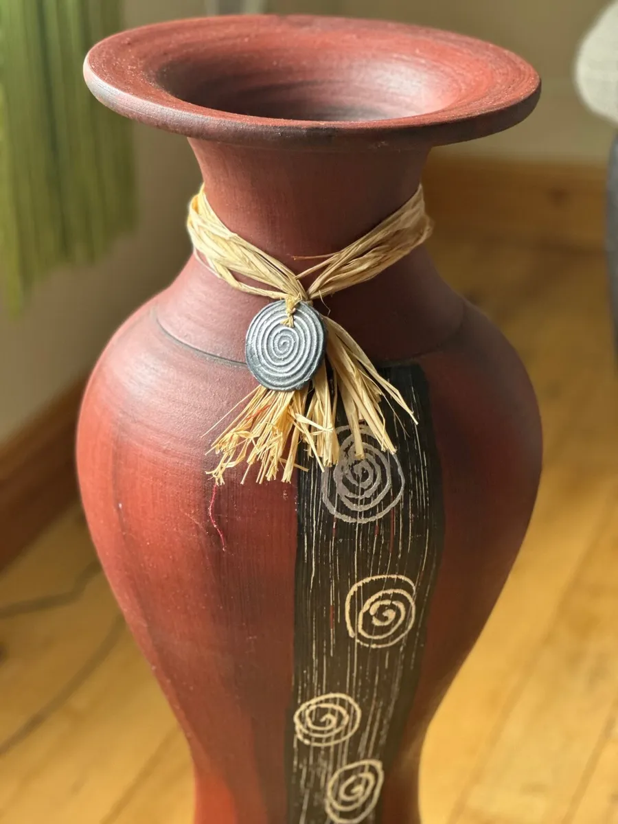 70 cm Tall Vase Stylish Nature Inspired - Image 4