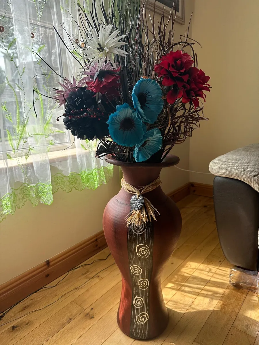 70 cm Tall Vase Stylish Nature Inspired - Image 1