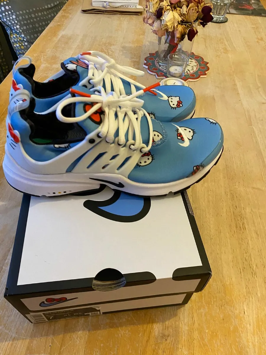 Women Size 7 - Nike Hello Kitty x Air Presto - Image 4