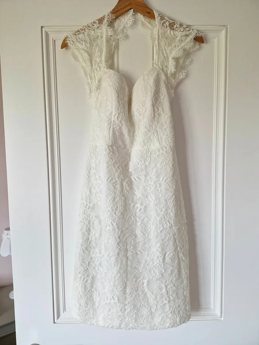 Beautiful white lave dress - Image 3