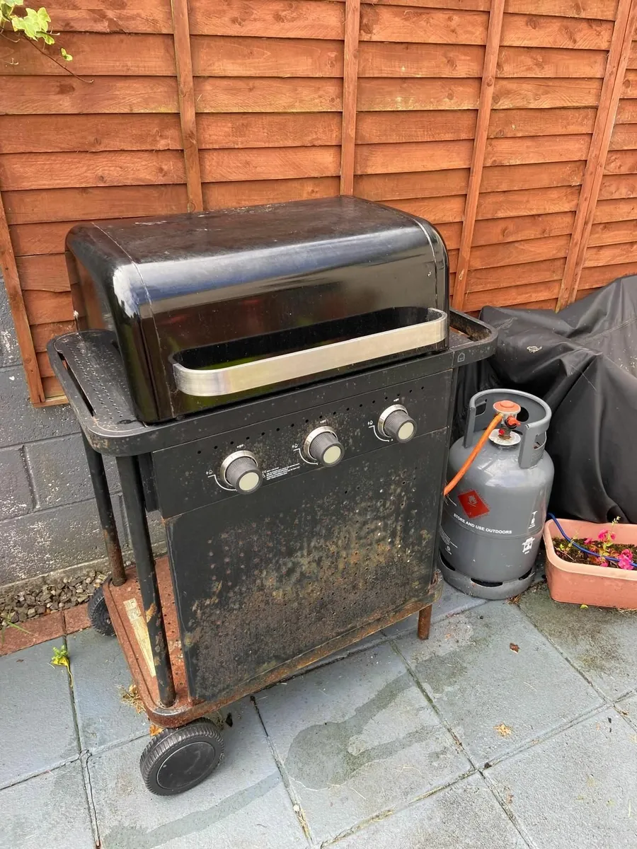 Barbecue - 3 burner Gas - Image 1