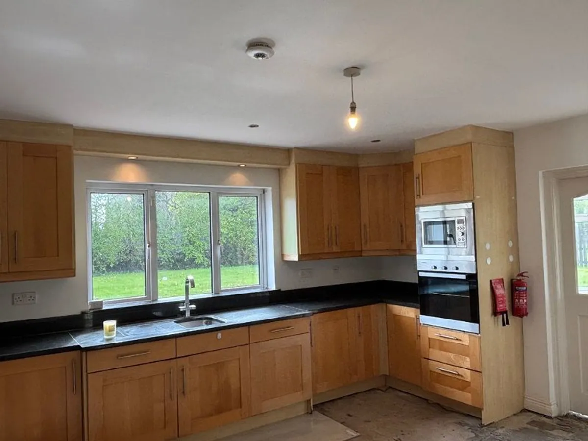 Full Kitchen - Image 4