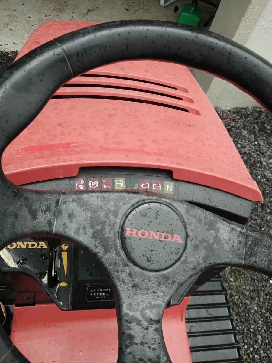 Honda ride on lawnmower - Image 1