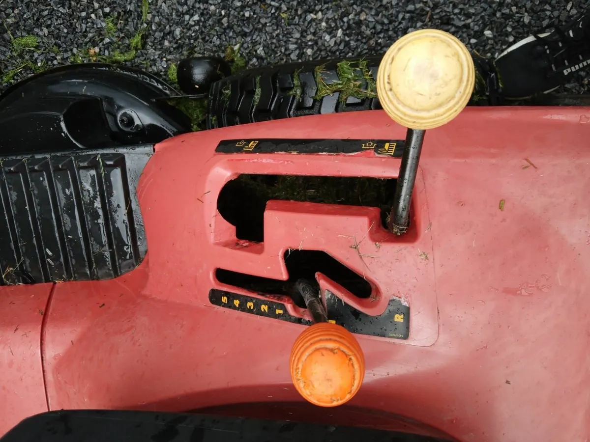 Honda ride on lawnmower - Image 3