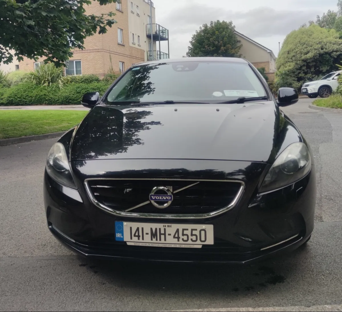 141 Volvo V40,AUTOMATIC,1.6petrol,Long NCT,low km - Image 2