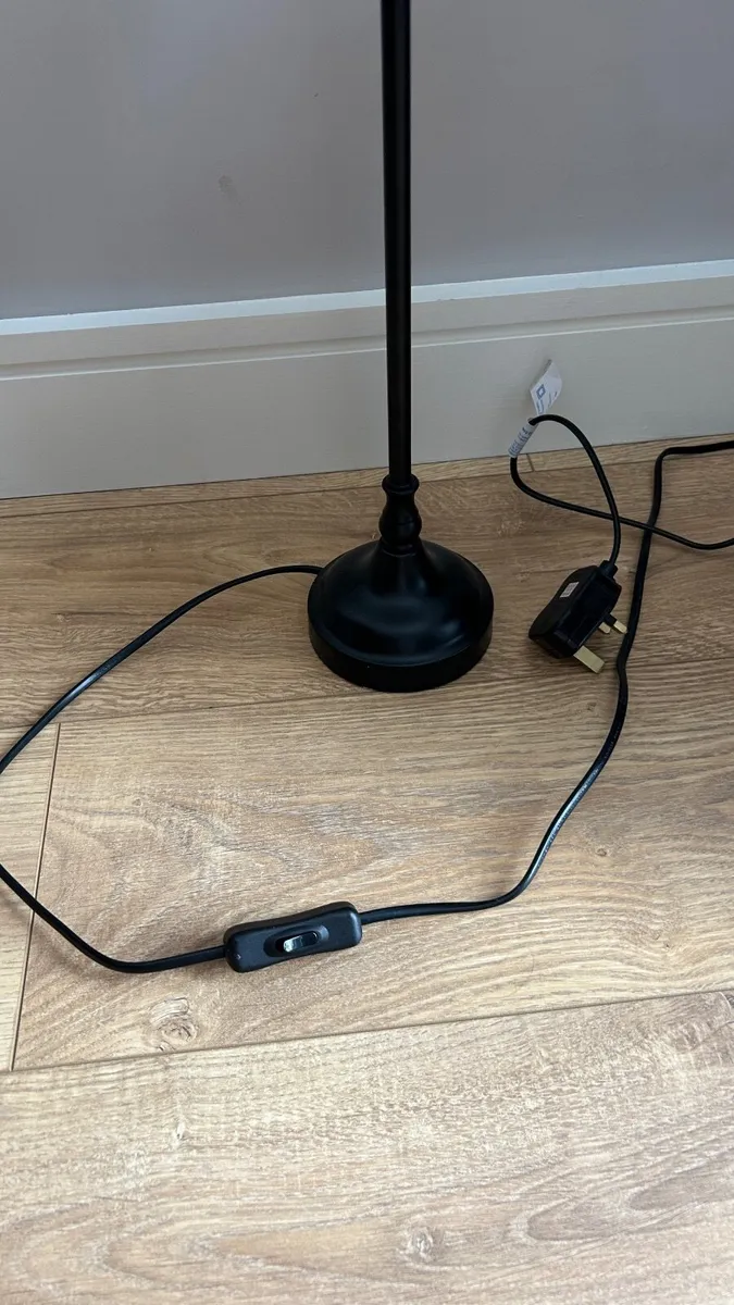 2x Elegant Black Lamps - Image 4