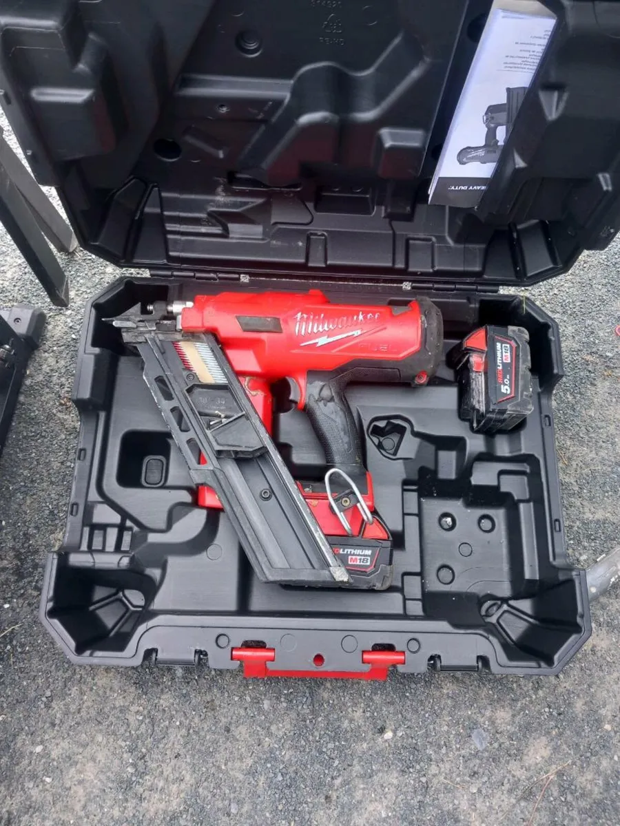 MILWAUKEE 1ST FIX NAIL GUN - Image 1