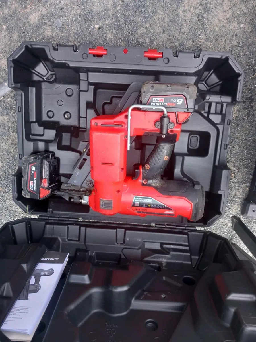 MILWAUKEE 1ST FIX NAIL GUN - Image 2