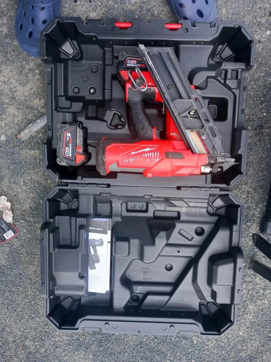 MILWAUKEE 1ST FIX NAIL GUN - Image 4