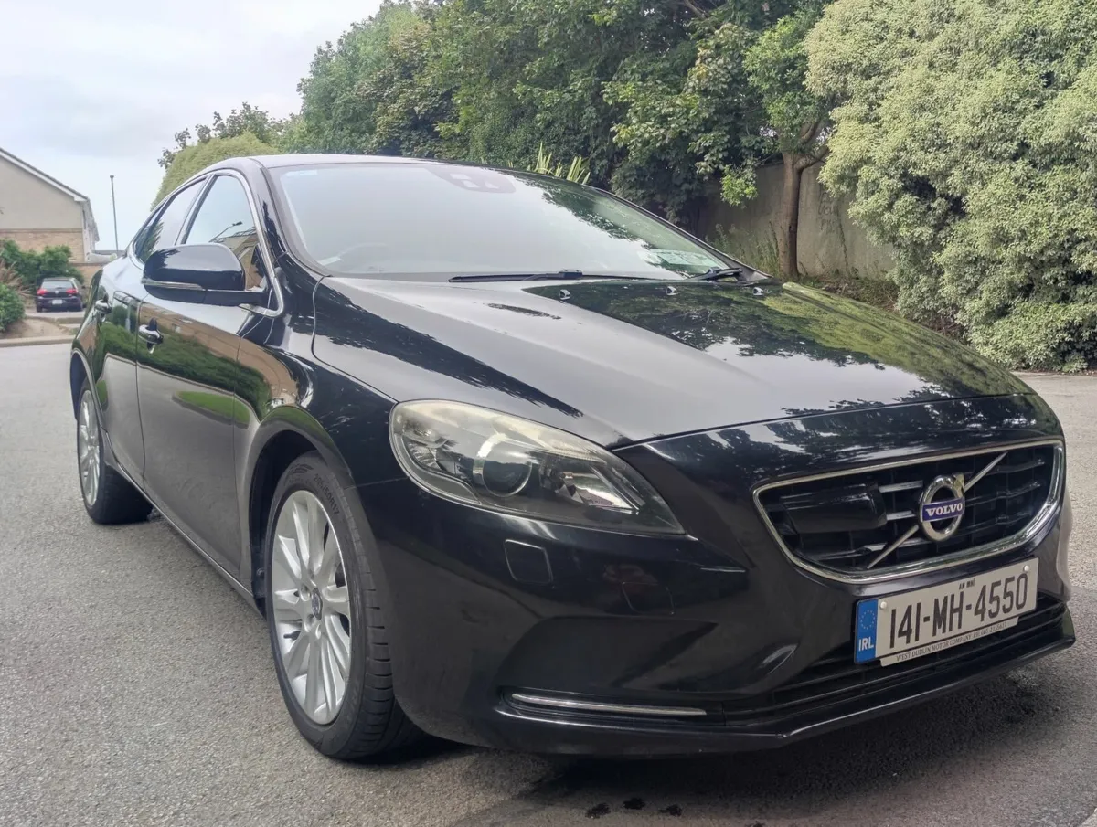 141 Volvo V40,AUTOMATIC,1.6petrol,Long NCT,low km - Image 3
