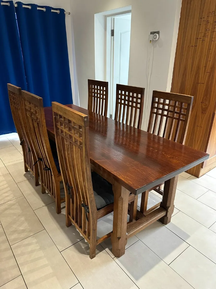 Solid Oak table with 6 chairs - Image 1