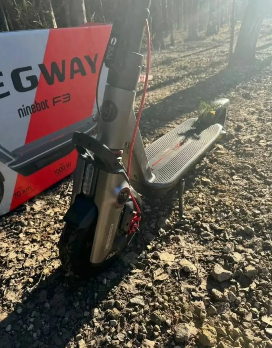 Segway Ninebot F3 Electric Scooter - Image 2