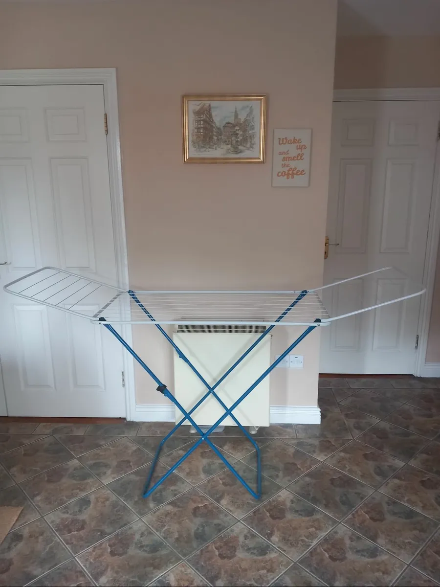 Clothes horse - Image 1