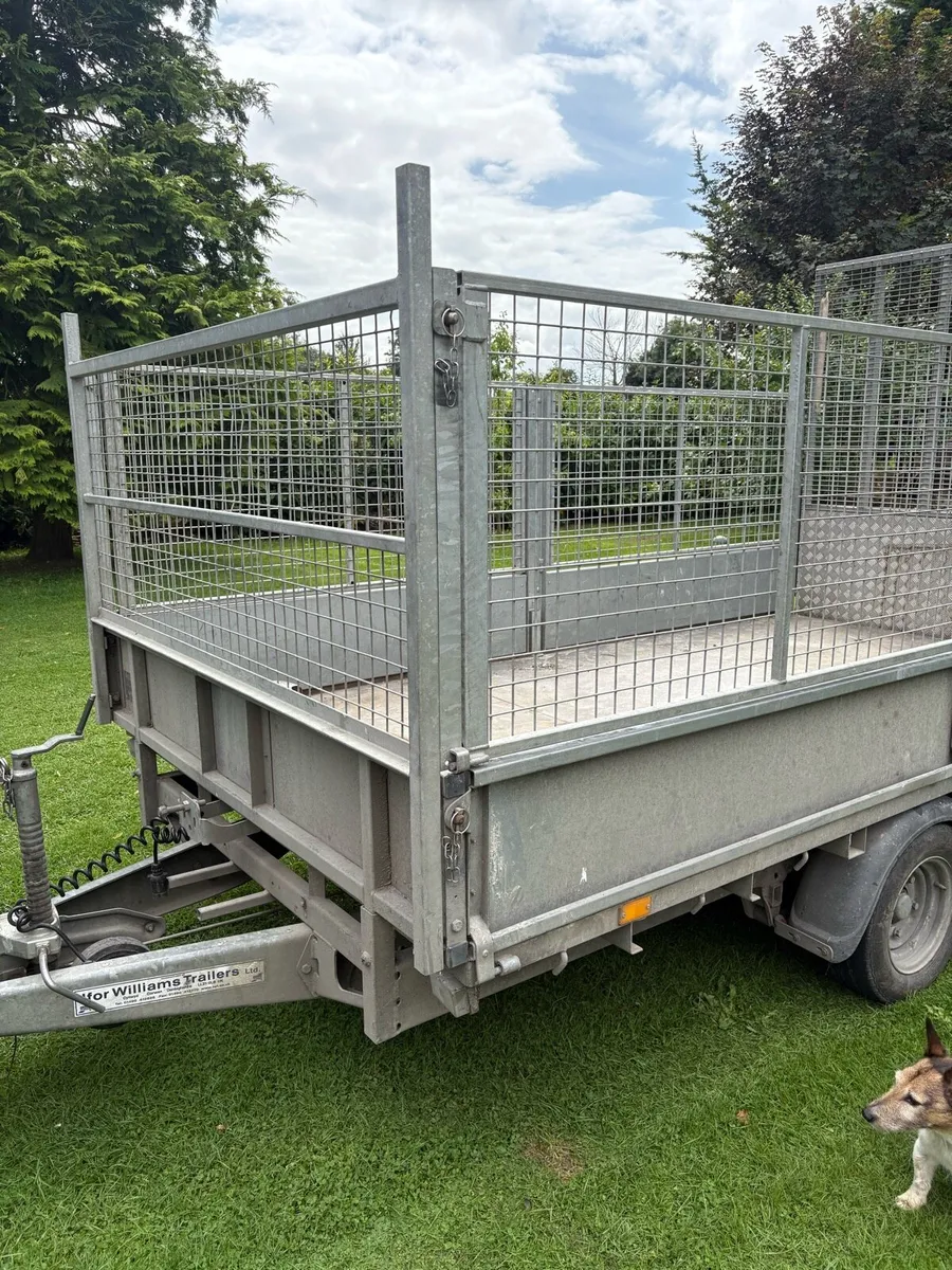 Trailer - Image 1