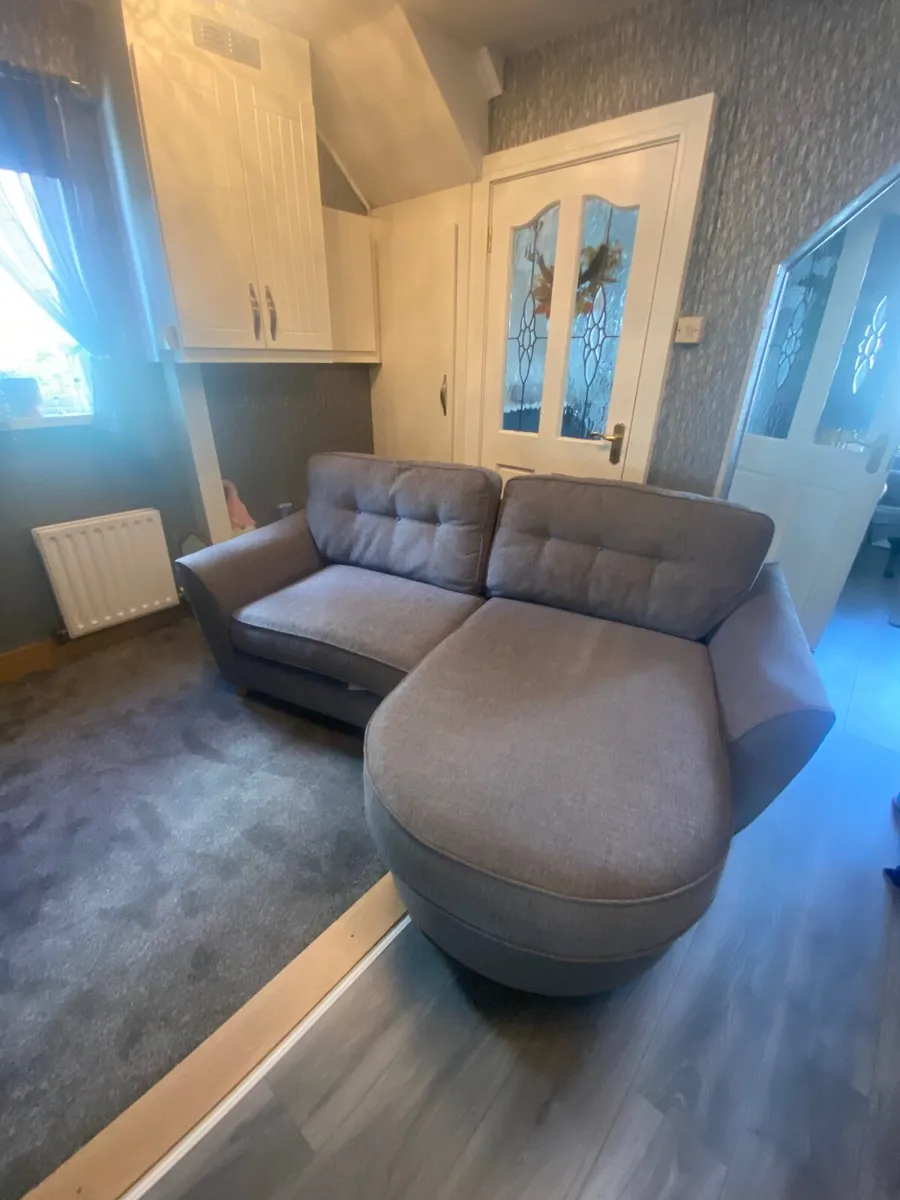 Small L-Shaped Couch – Great Condition - Image 4