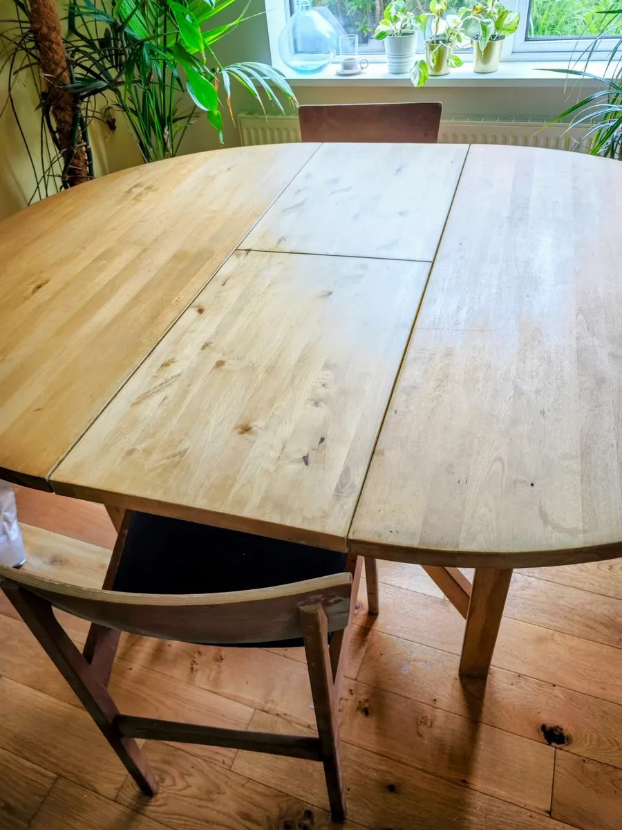 Circular Dining Table + 4 Chairs (extends 4-6) - Image 4