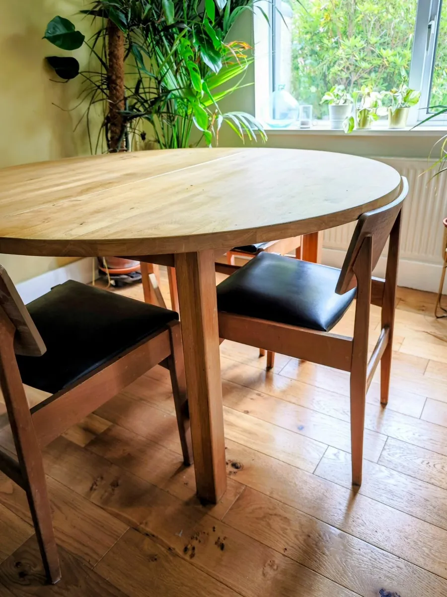 Circular Dining Table + 4 Chairs (extends 4-6) - Image 1