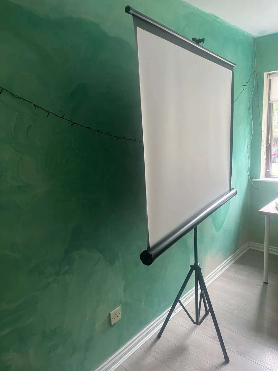 Celexon Projector Screen & Stand - Image 3