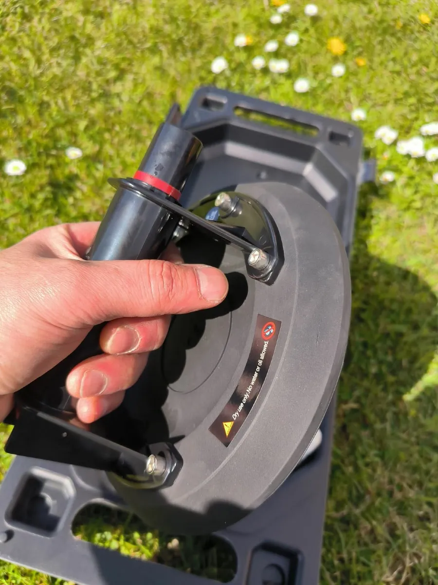 Vacuum Suction Cup Lifter with Carry Case - Image 1