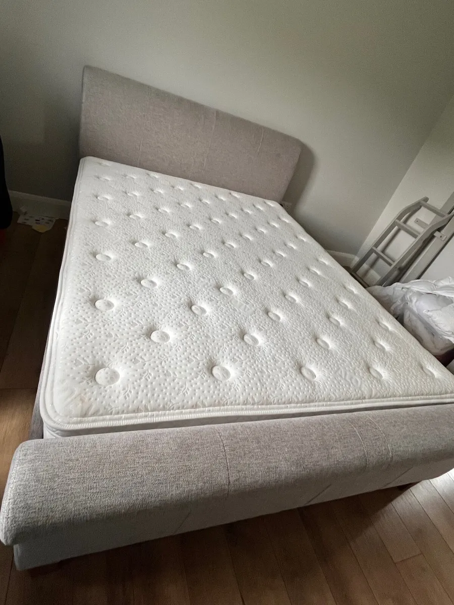 King size bed - Image 2