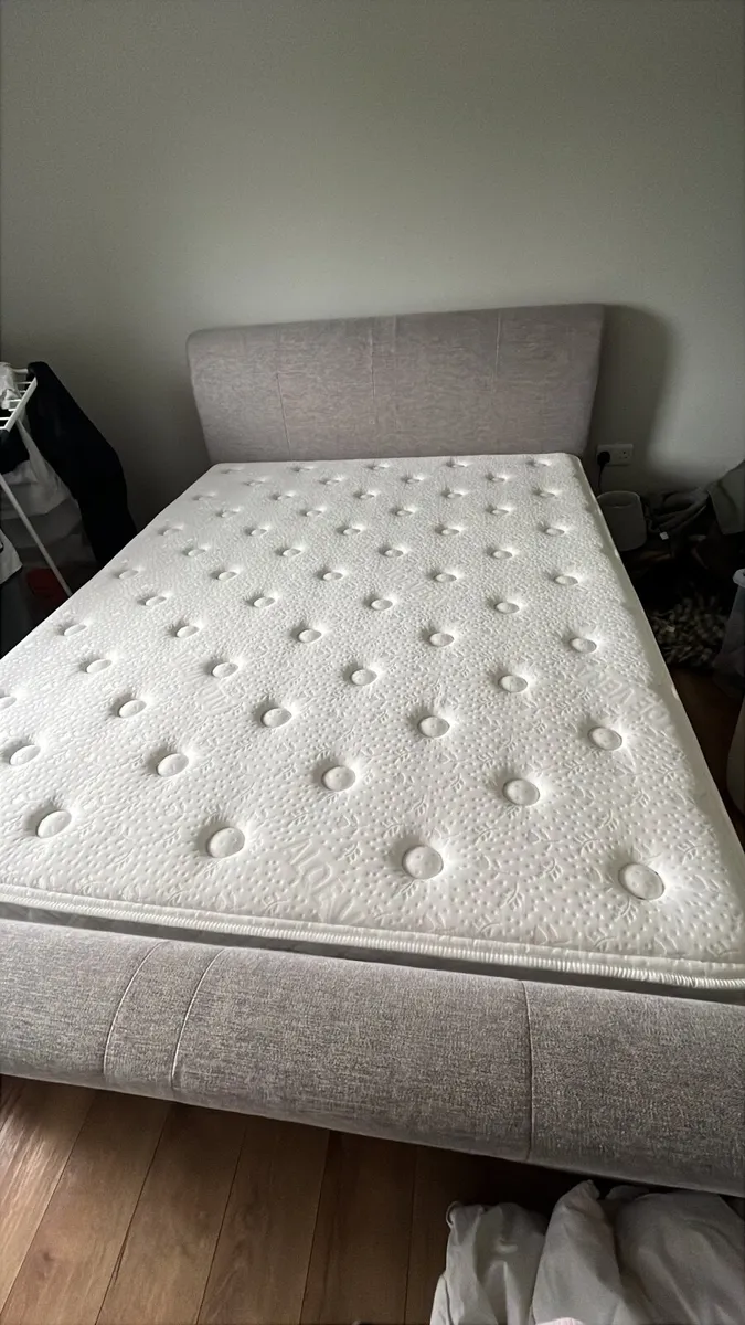 King size bed - Image 3