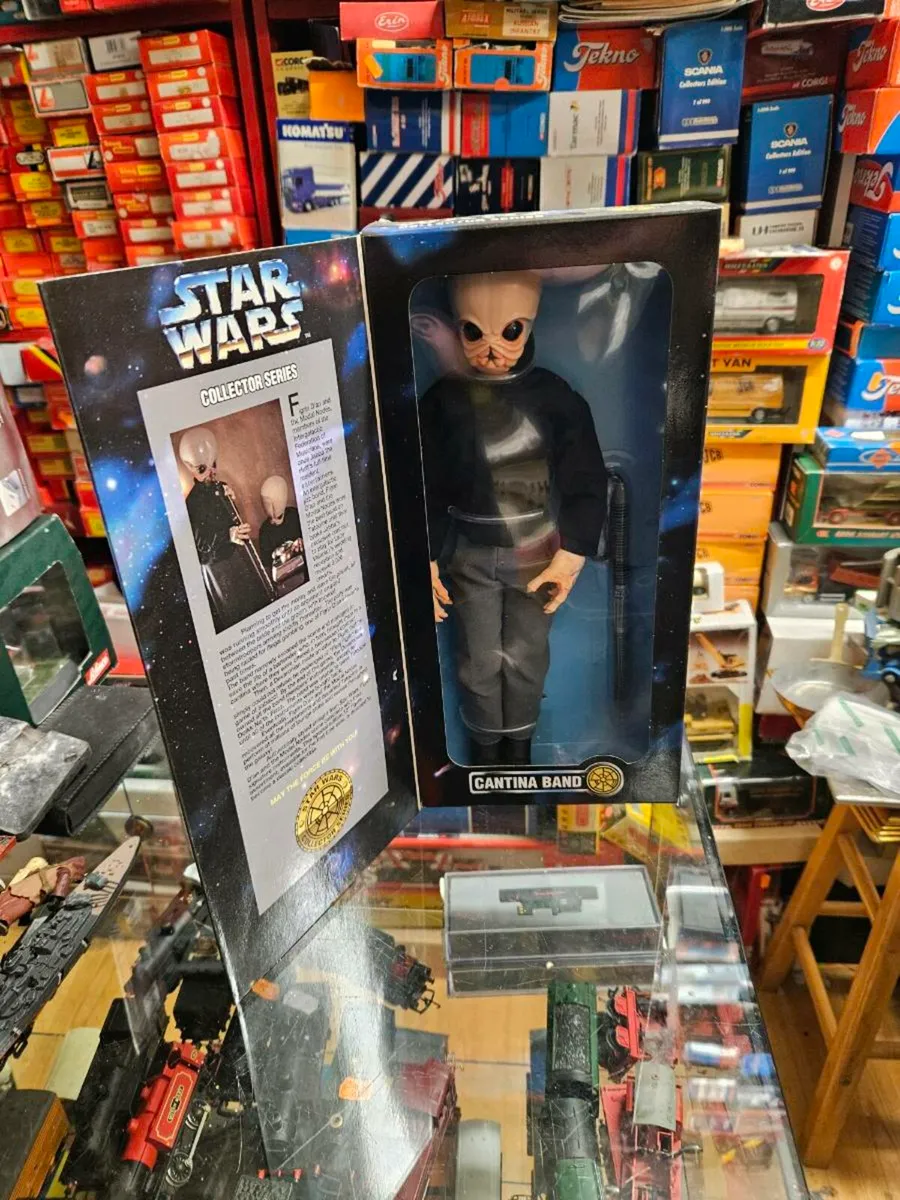 Star Wars 12" Cantina Band Member - Image 1