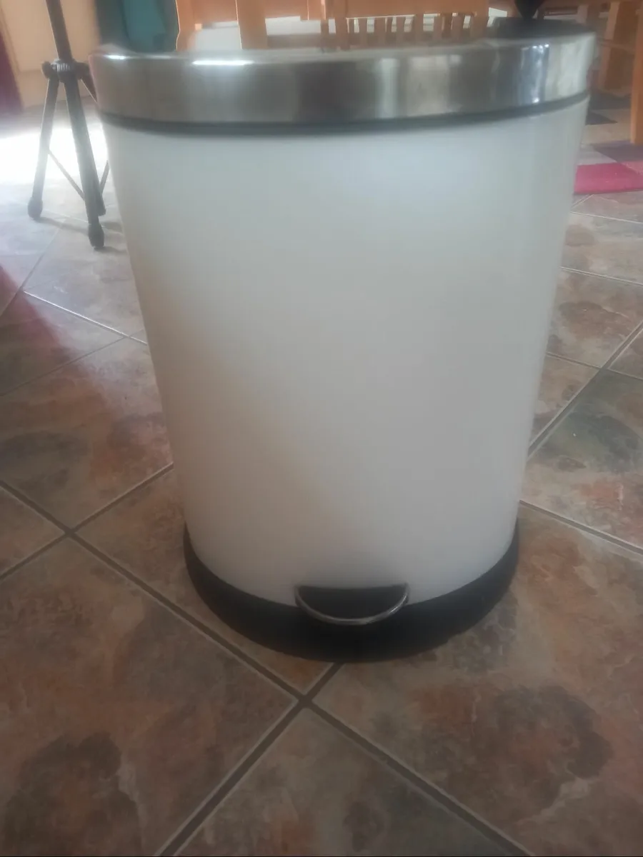 Pedal dustbin - Image 1