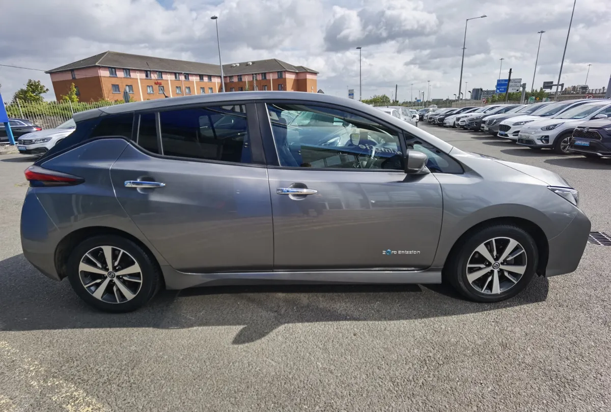 NISSAN LEAF 40KWH EV SV - Image 4