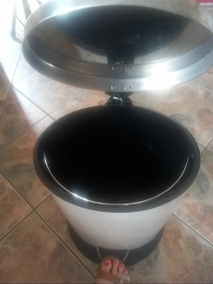 Pedal dustbin - Image 3