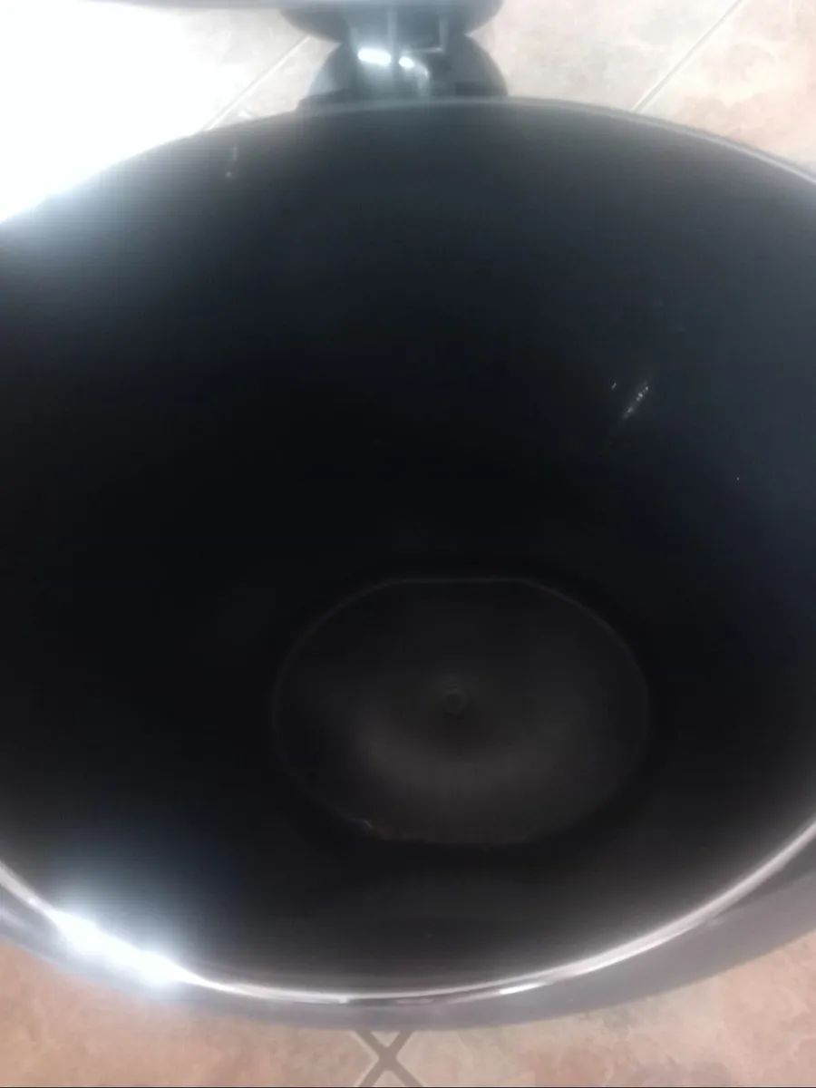 Pedal dustbin - Image 4