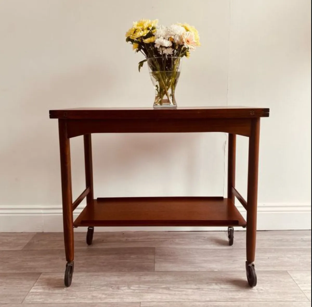 Mid Century Extendable Tea Trolley Side Table - Image 1