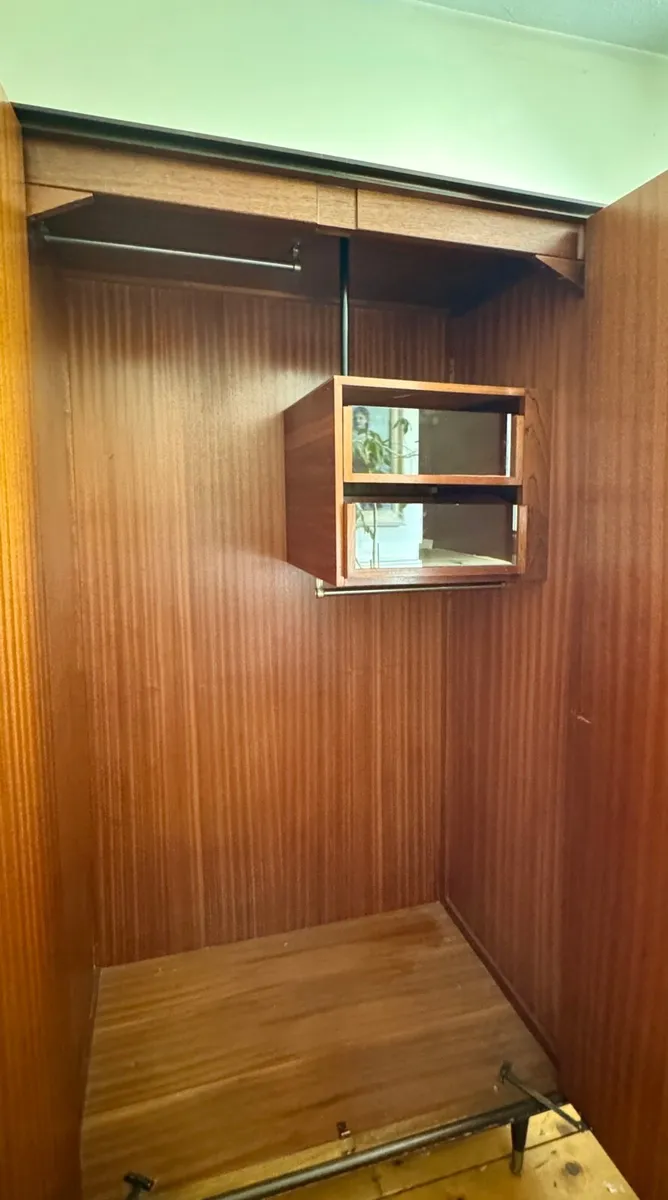 GENTLEMAN’S WARDROBE - Image 1