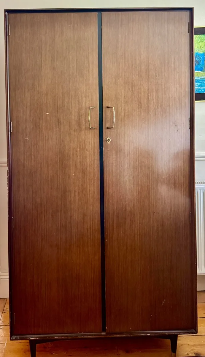 GENTLEMAN’S WARDROBE - Image 2